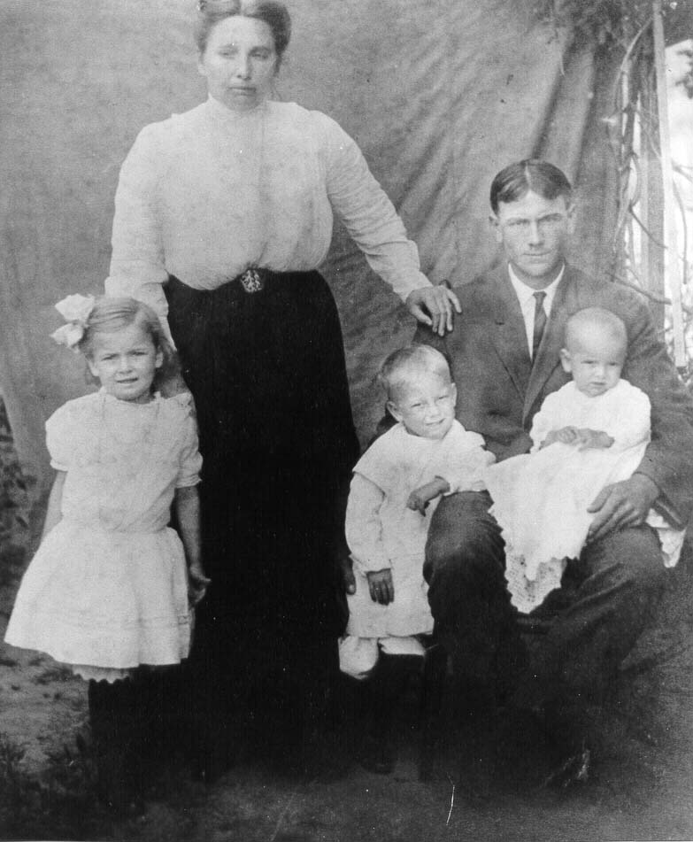 Family of Lucius Theodore Simmons and Annie Knight, c. 1911