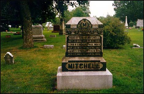 Tombstone of Robert Gwyn Mitchell, Lena Bell Carhart Mitchell and son James Dysart