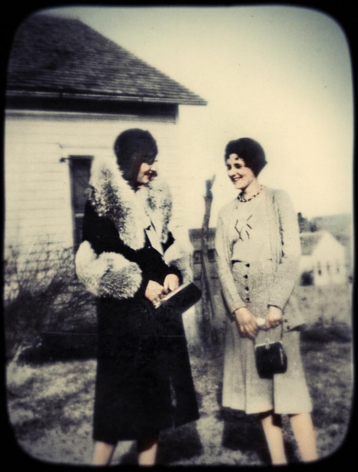 Photo of Dorothy and Mary Lou Noyes
