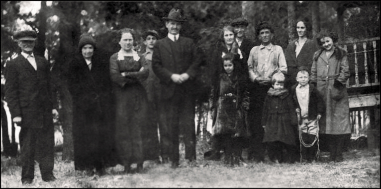 Ray Noyes Family Photo circa 1921-1922