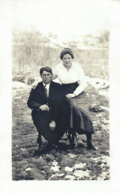 Possible photo of Elmer Brewer and Rosa Bell Jones