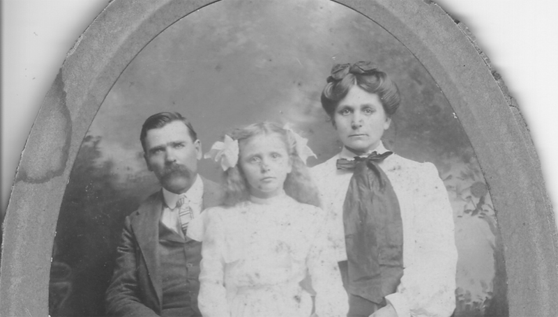G. W. McKenney Jr, Belle Sparks McKenney and daughter Carrie Isabel